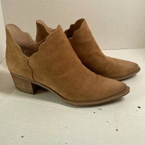 Betsy Johnson size 10 Booties